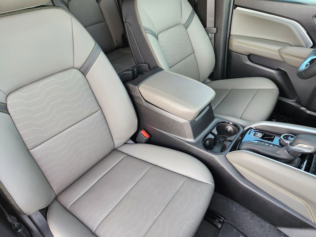 2026 Chevrolet Colorado ZR2 - Photo 10