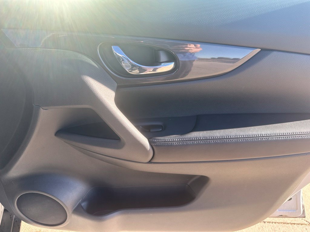 2017 Nissan Rogue SV - Photo 33