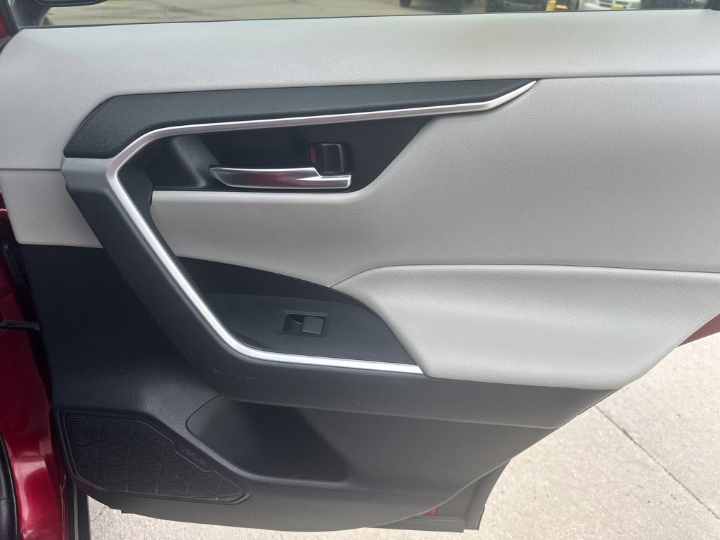 2020 Toyota RAV4 XLE - Photo 30