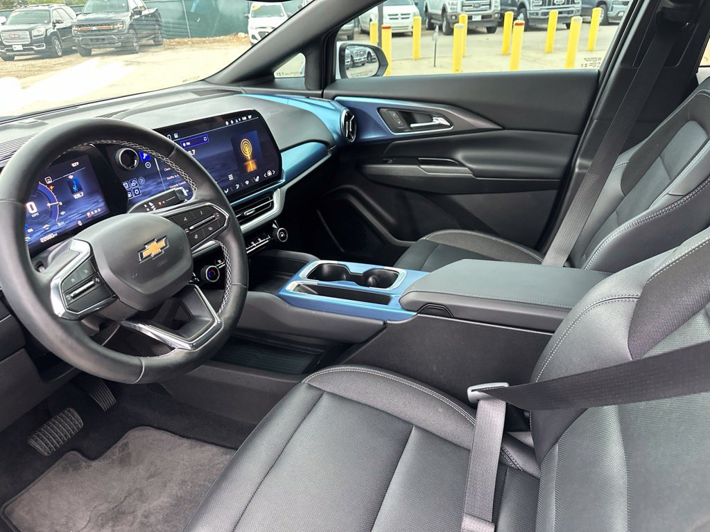 2024 Chevrolet Equinox EV LT - Photo 12