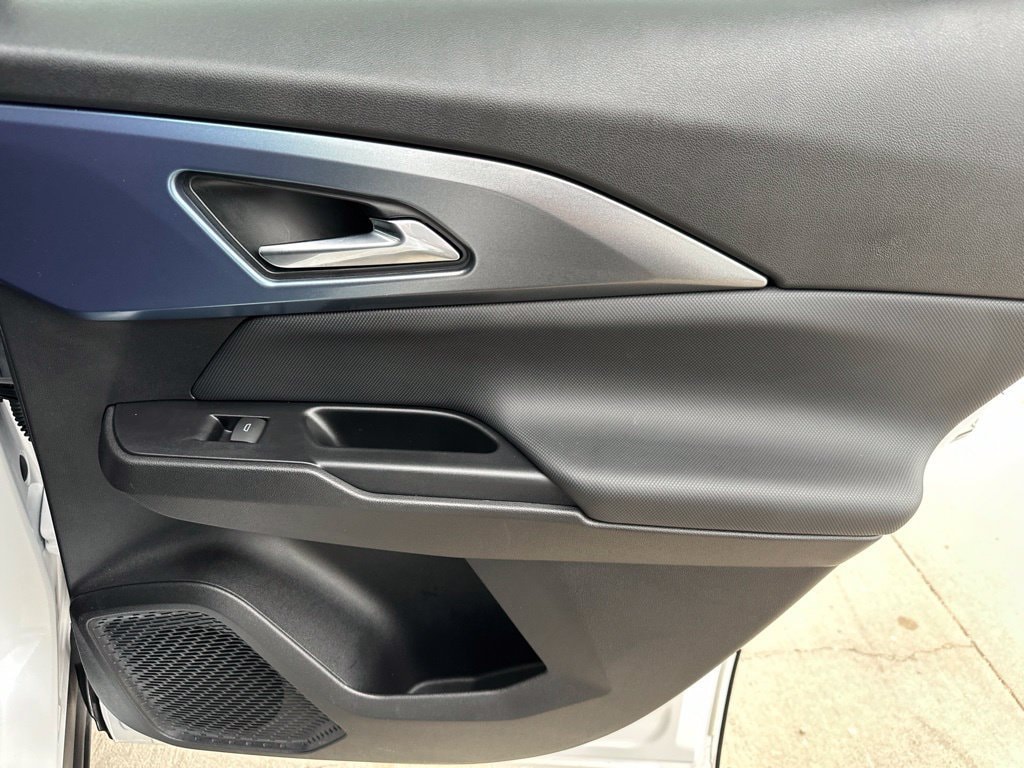 2024 Chevrolet Equinox EV LT - Photo 27