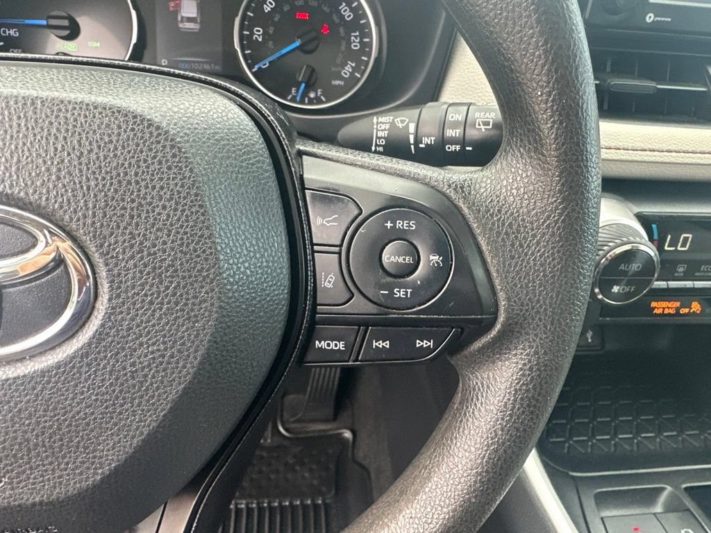 2020 Toyota RAV4 XLE - Photo 11