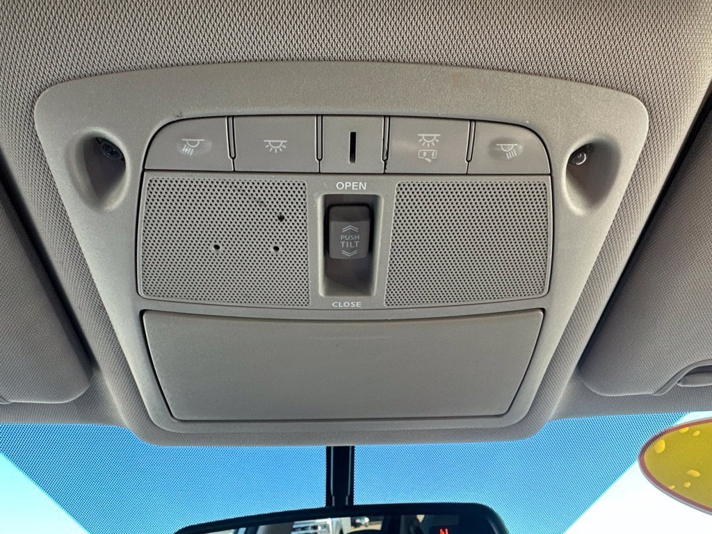 2017 Nissan Rogue SV - Photo 9