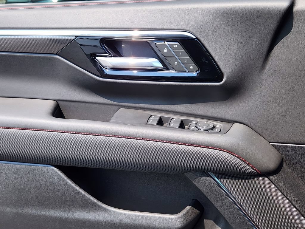 2026 Chevrolet Suburban RST - Photo 7