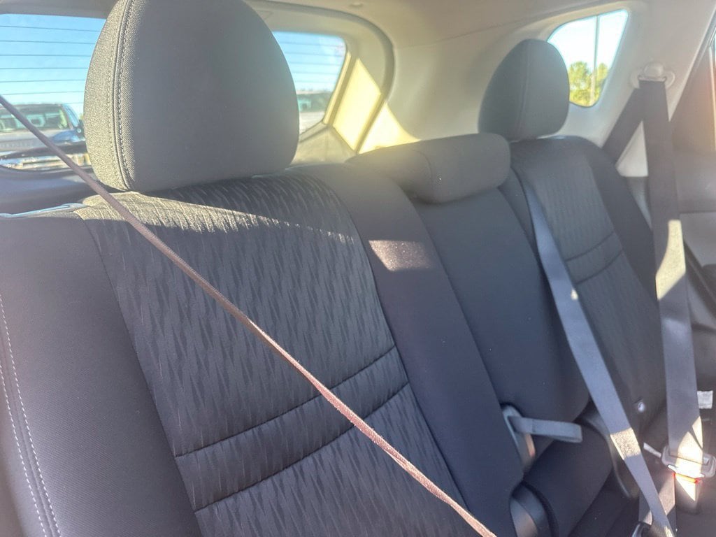2017 Nissan Rogue SV - Photo 27