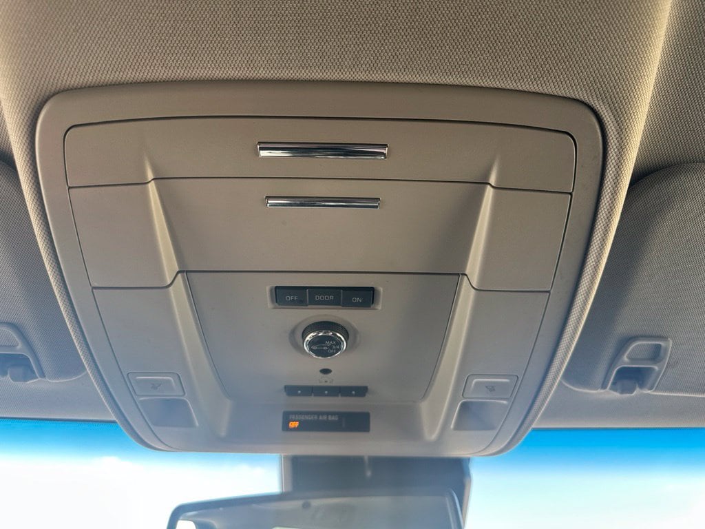 2019 Chevrolet Suburban LT - Photo 8