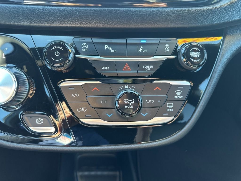 Used 2025 Chrysler Pacifica Select Van Passenger Van