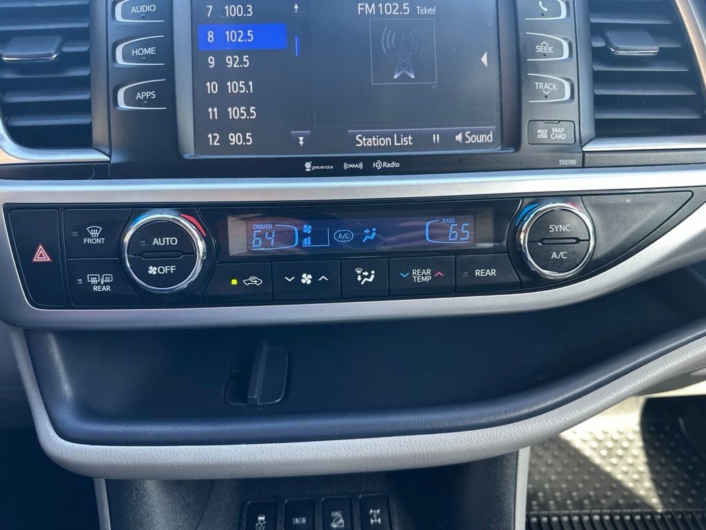 Used 2019 Toyota Highlander SE V6 SUV