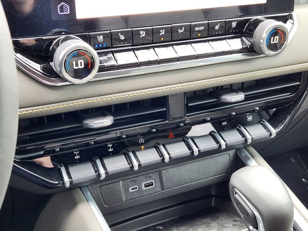 2026 Chevrolet Colorado ZR2 - Photo 20