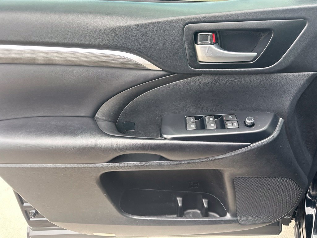2019 Toyota Highlander SE - Photo 17