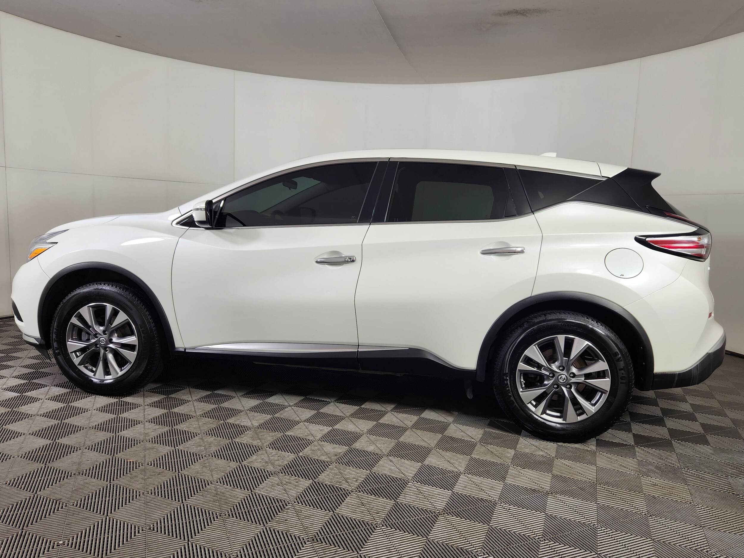 2017 Nissan Murano S photo 2
