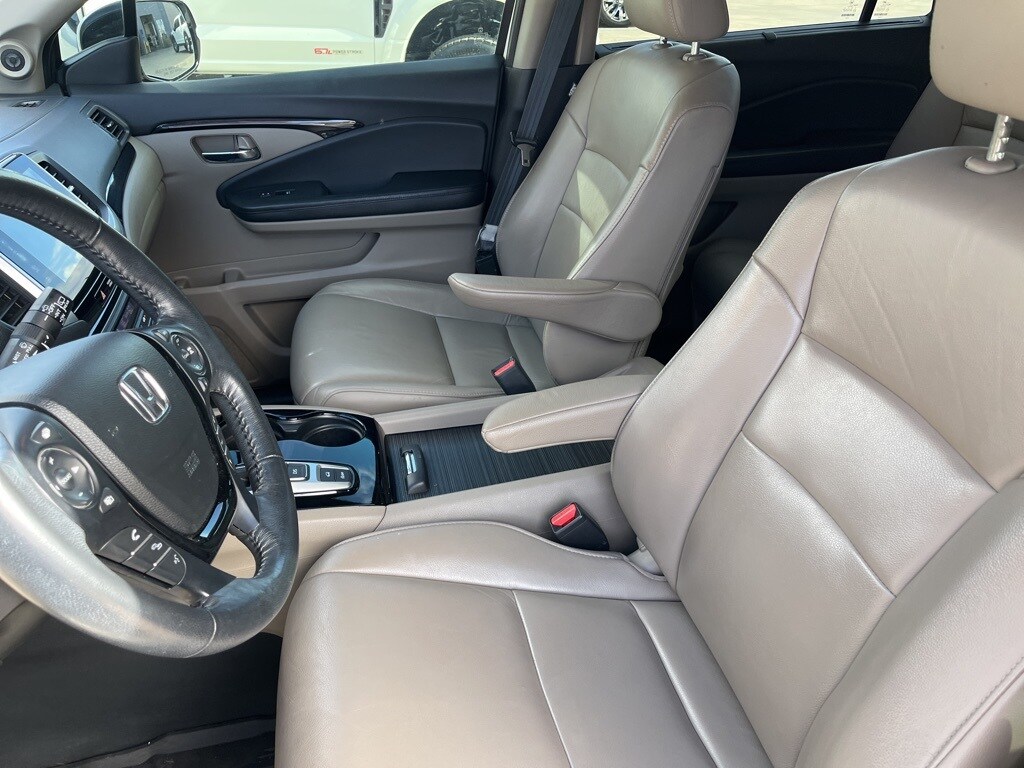 2016 Honda Pilot Touring photo 3