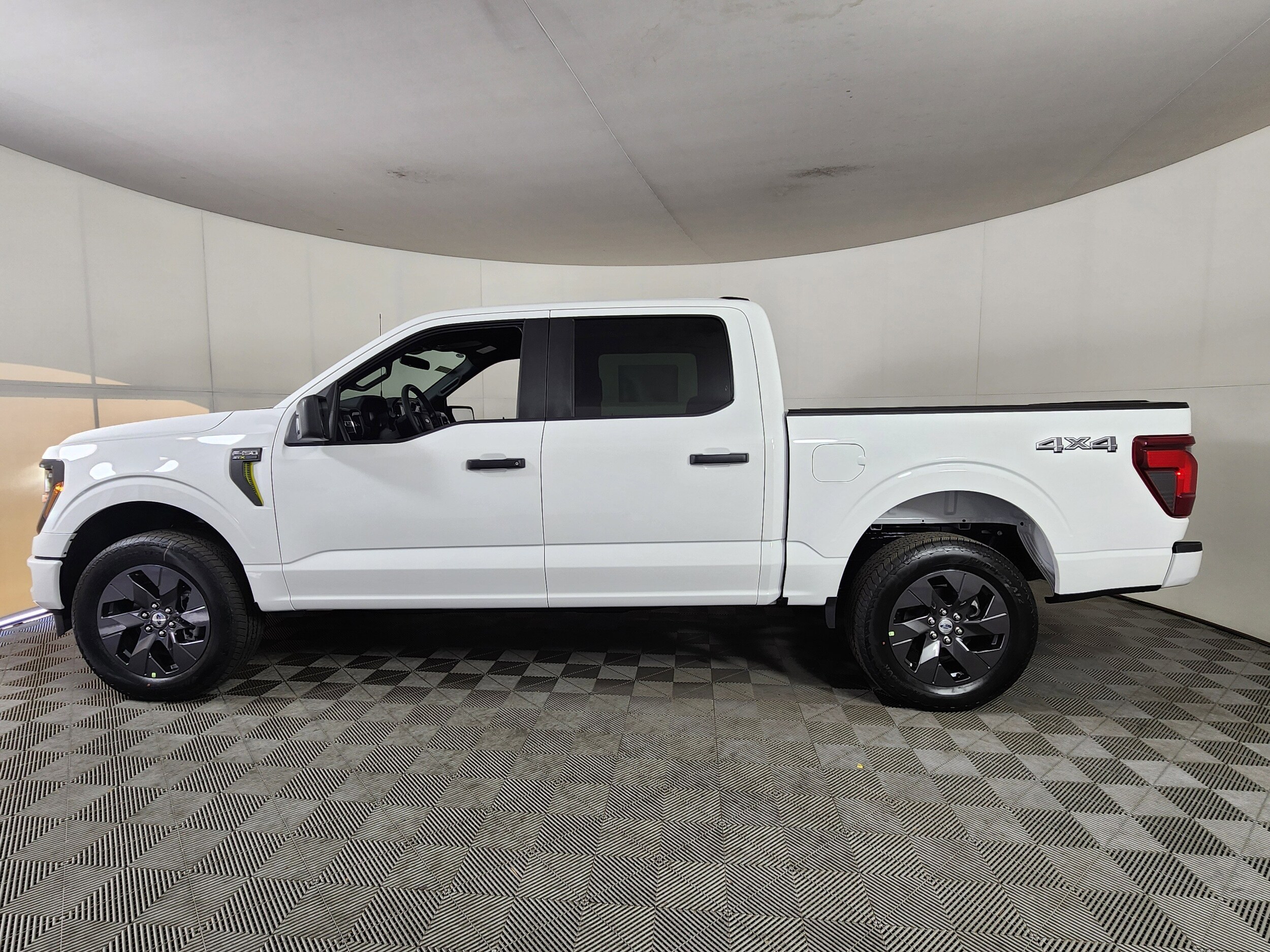 2025 Ford F-150 STX photo 4