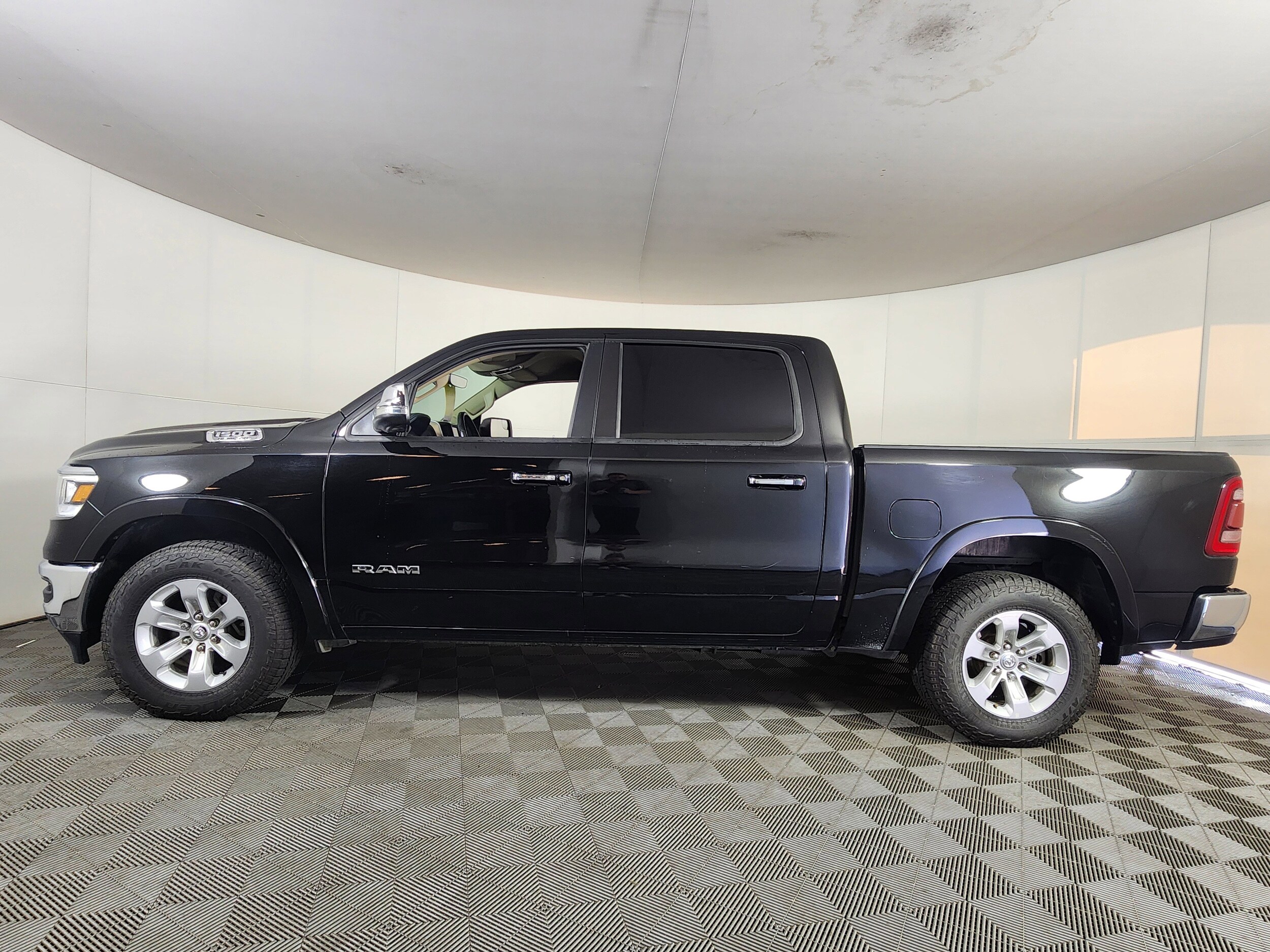2020 Ram 1500 Laramie photo 3
