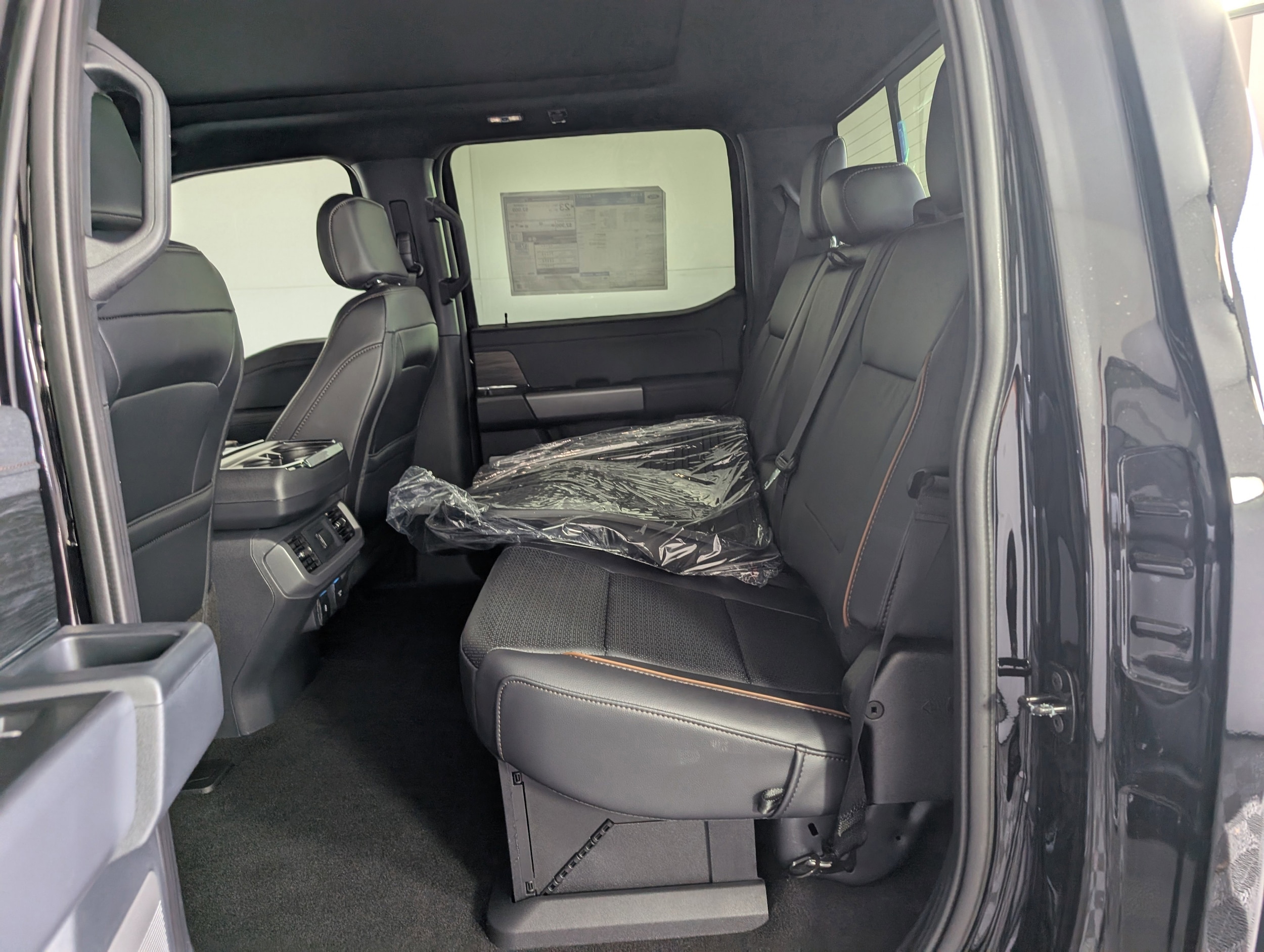 2025 Ford F-150 Lariat - Photo 11