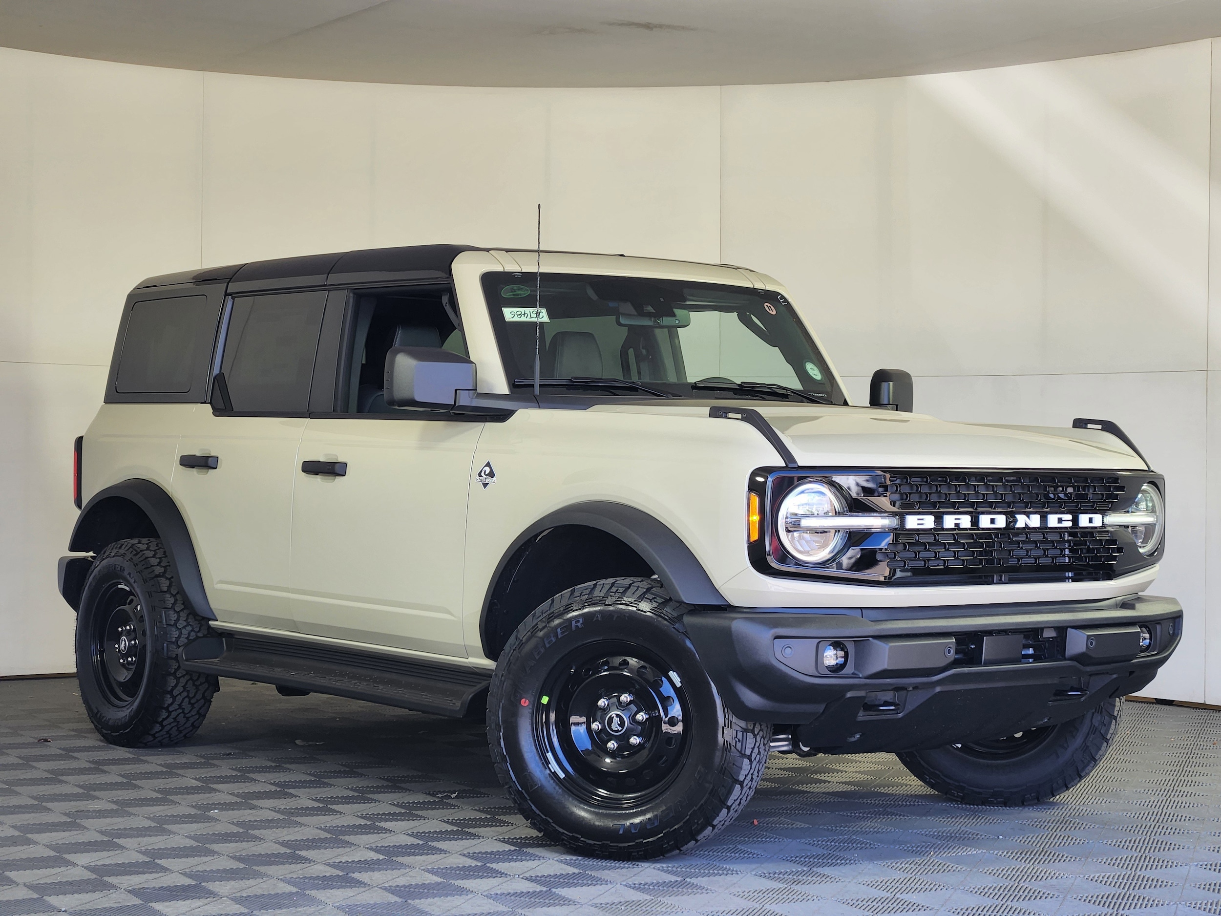 2026 Ford Bronco Outer Banks 4x4's photo