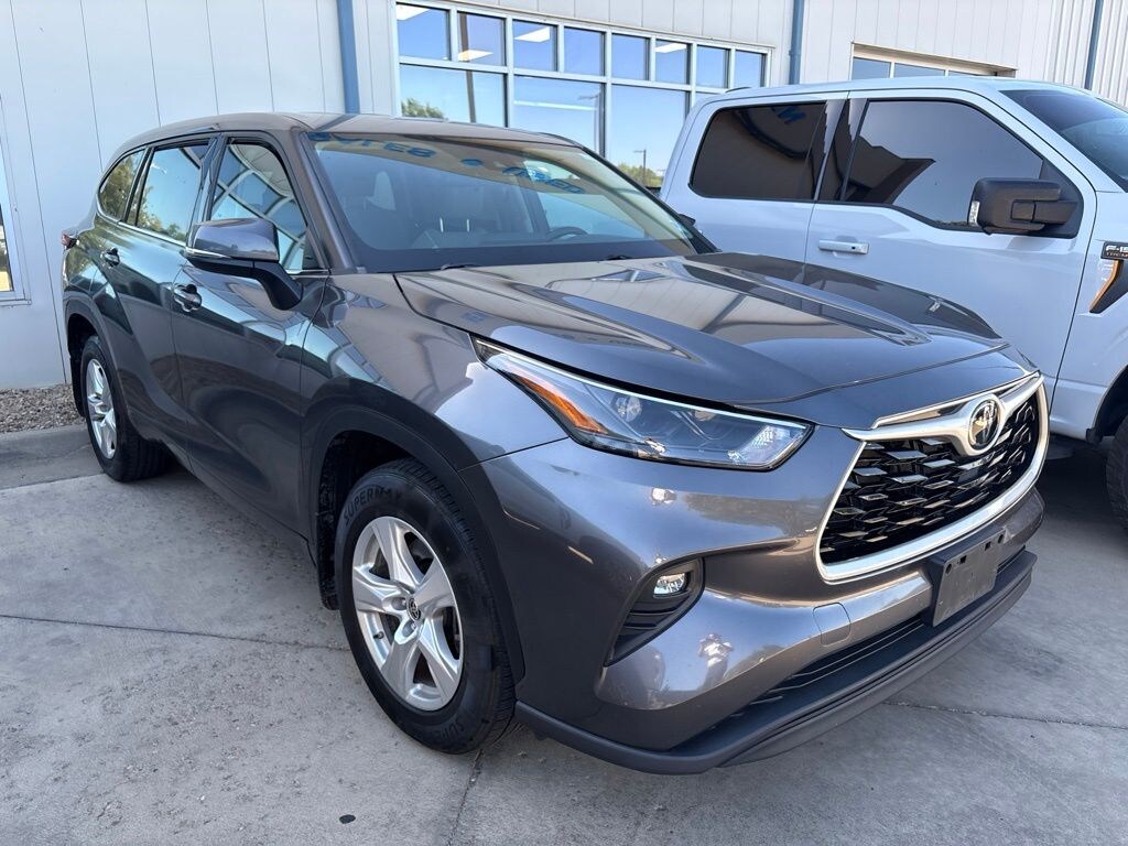 Used 2022 Toyota Highlander LE SUV