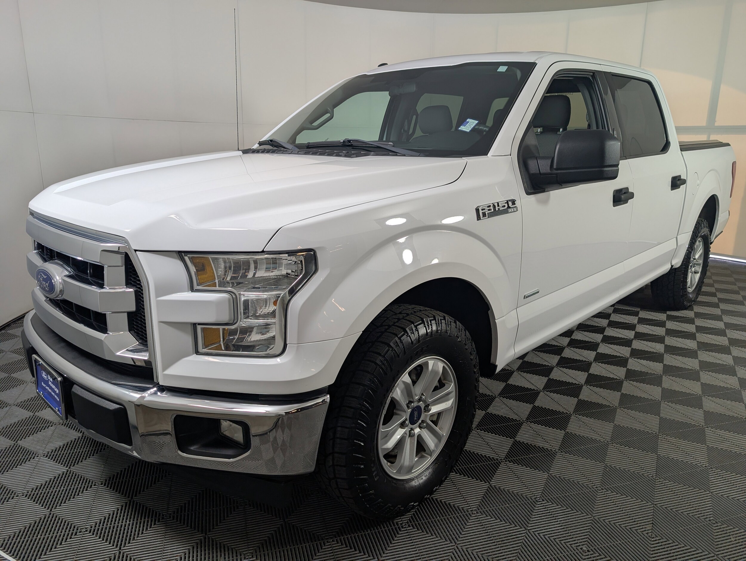 2017 Ford F-150 XLT photo 2