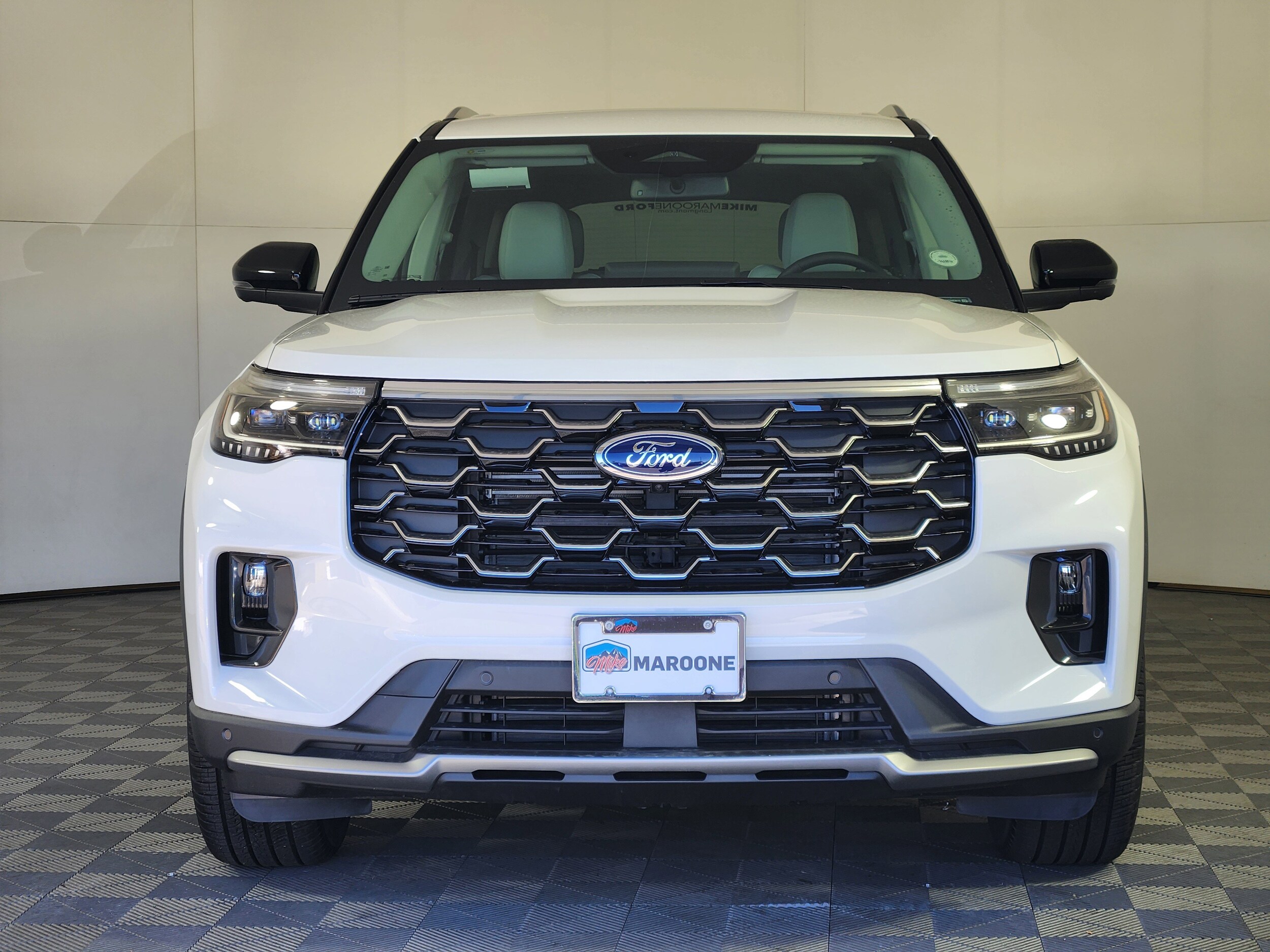 2025 Ford Explorer Platinum photo 2