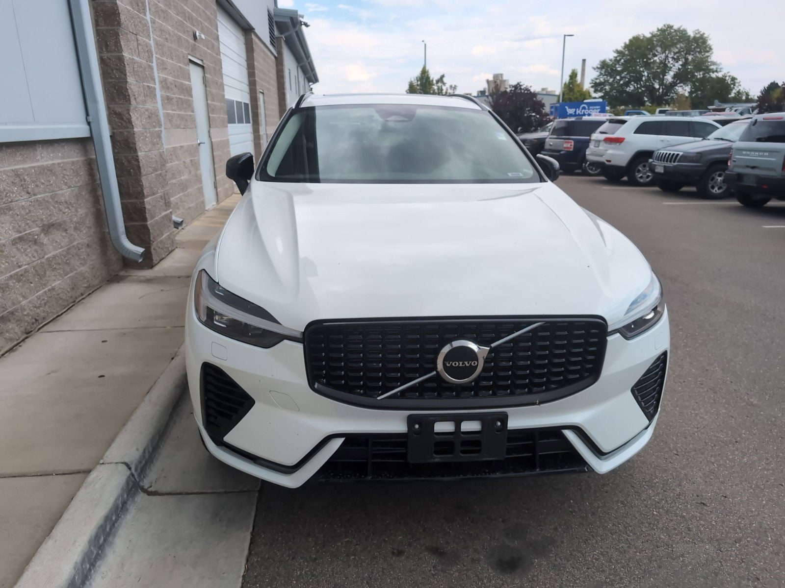 Used 2024 Volvo XC60 Core with VIN YV4H60DK1R1730873 for sale in Longmont, CO