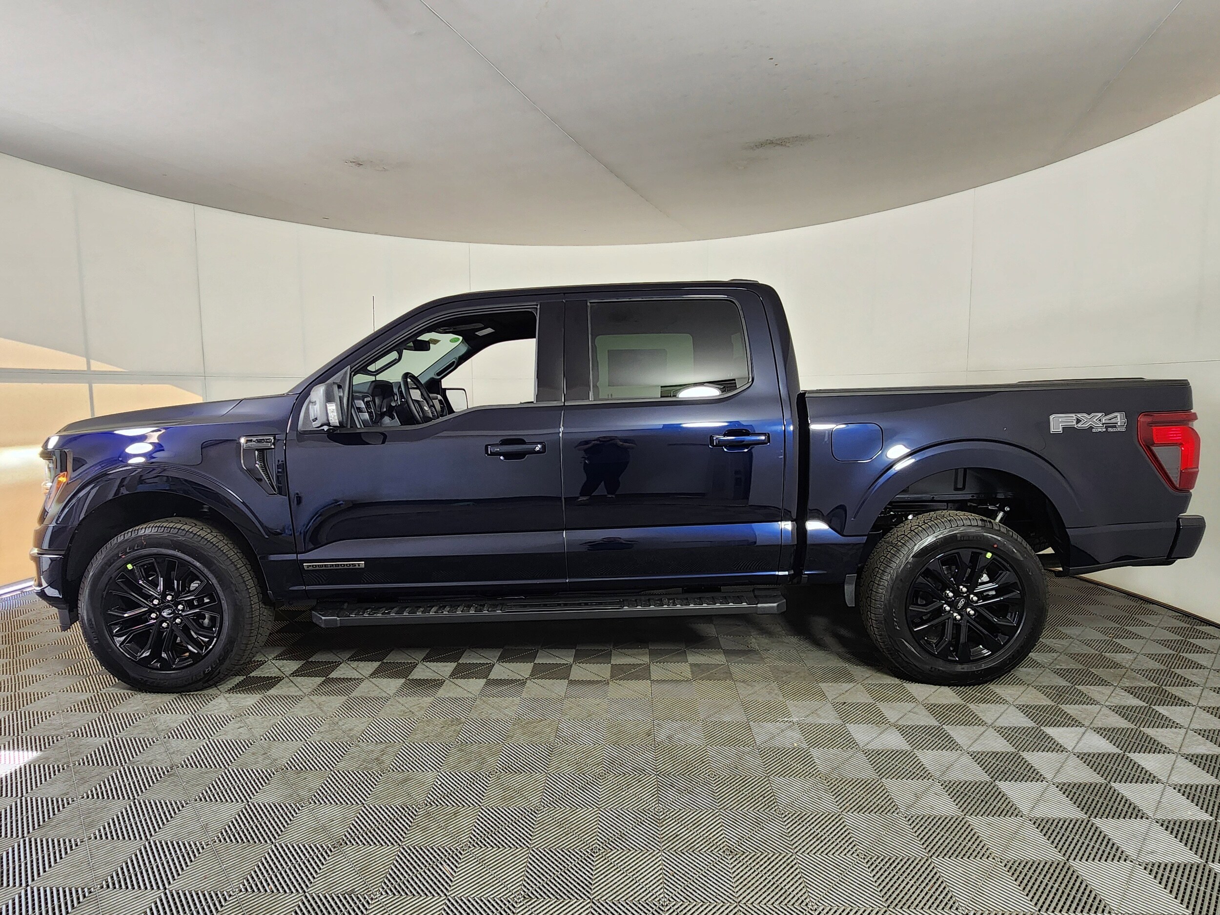 2025 Ford F-150 XLT photo 2