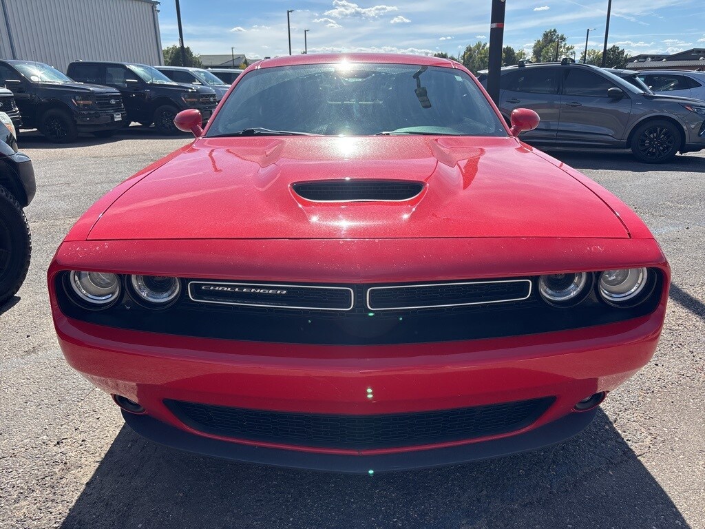 2017 Dodge Challenger SXT photo 2