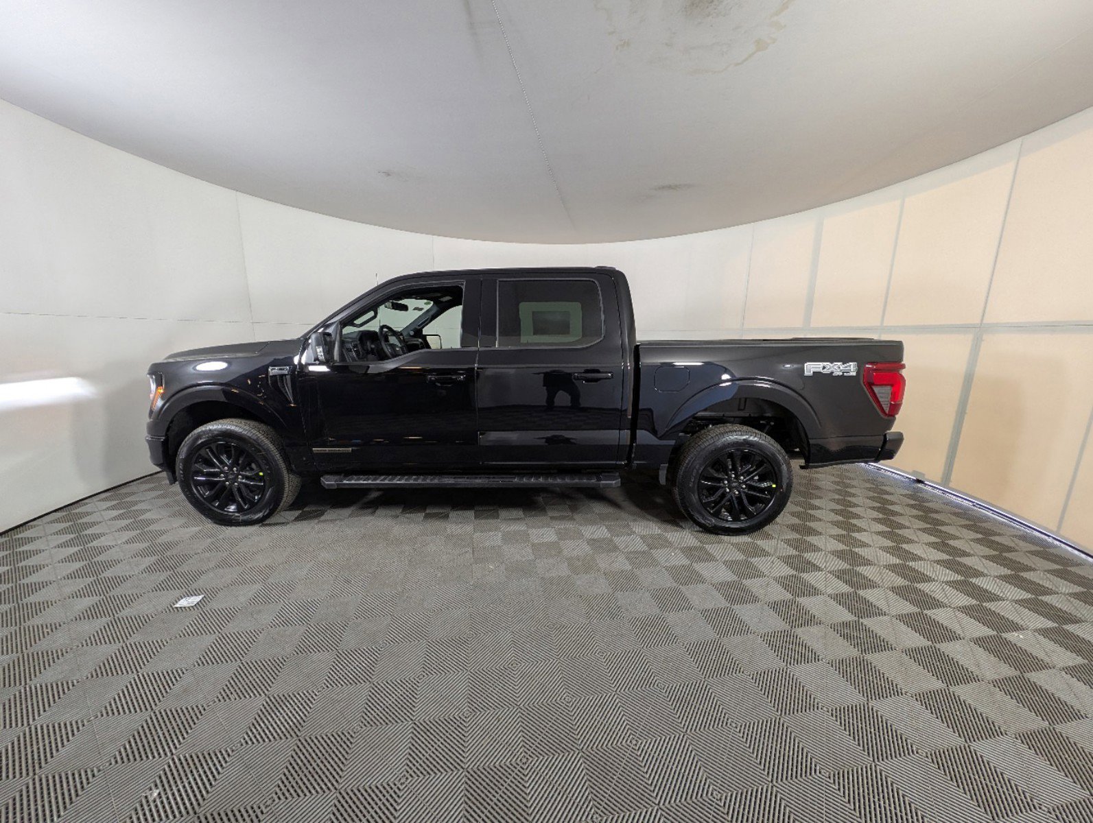 2025 Ford F-150 XLT photo 4