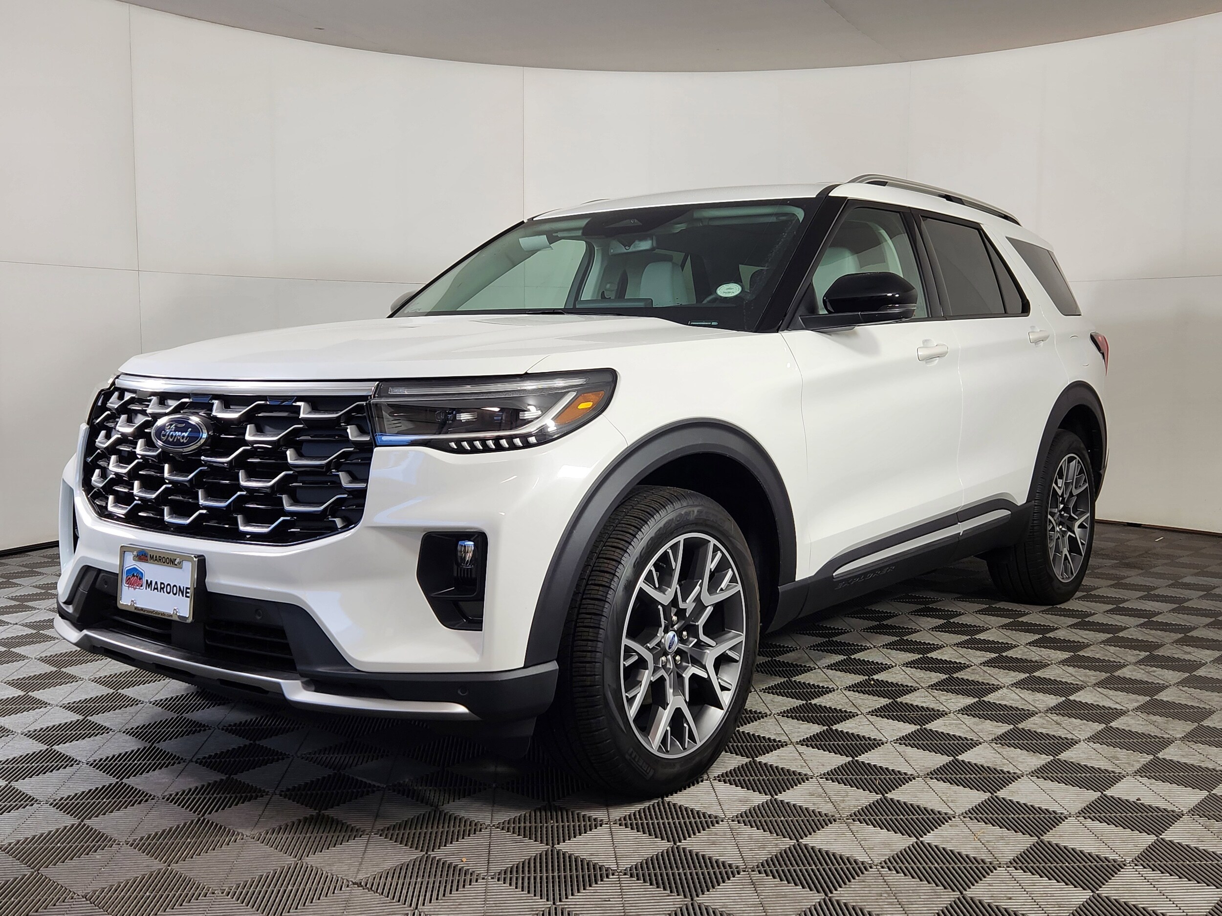 2025 Ford Explorer Platinum photo 3