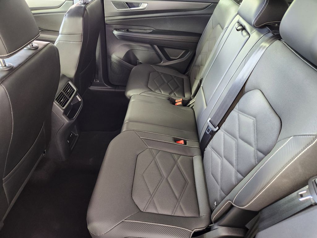 2024 Volkswagen Atlas Cross Sport SE w/Tech - Photo 14