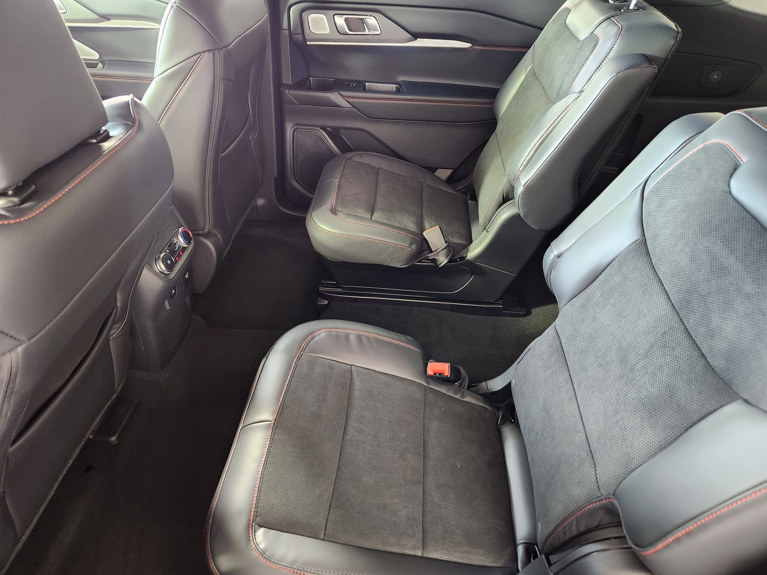 2026 Ford Explorer ST - Photo 11