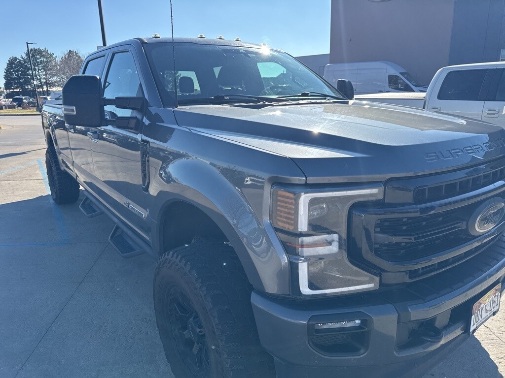2022 Ford F-350 Lariat photo 2