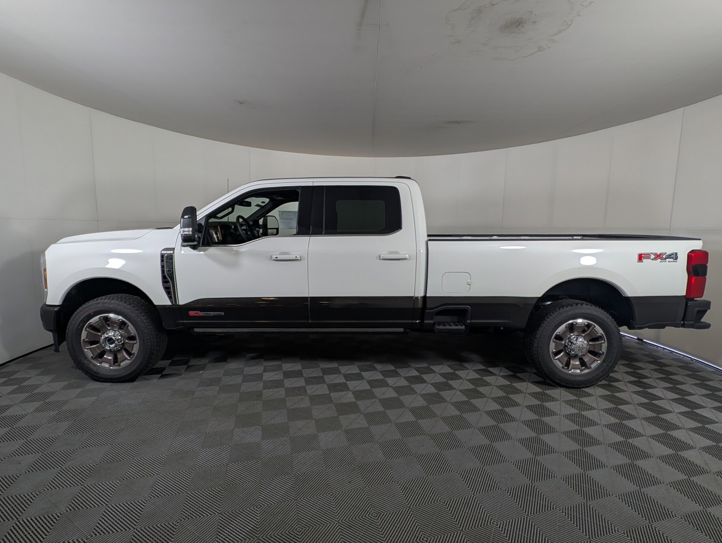 2025 Ford F-350 King Ranch photo 4