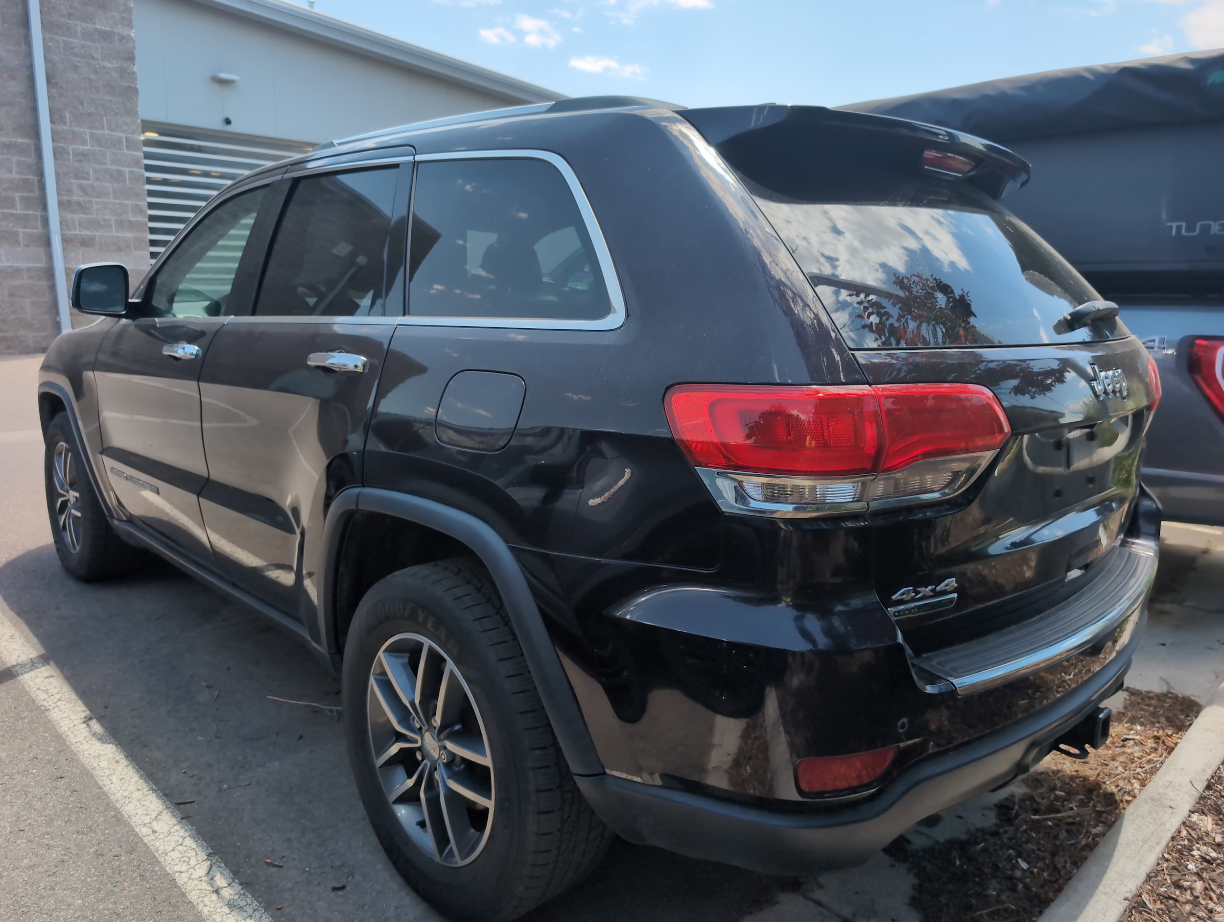 Used 2018 Jeep Grand Cherokee Limited with VIN 1C4RJFBM4JC440472 for sale in Longmont, CO