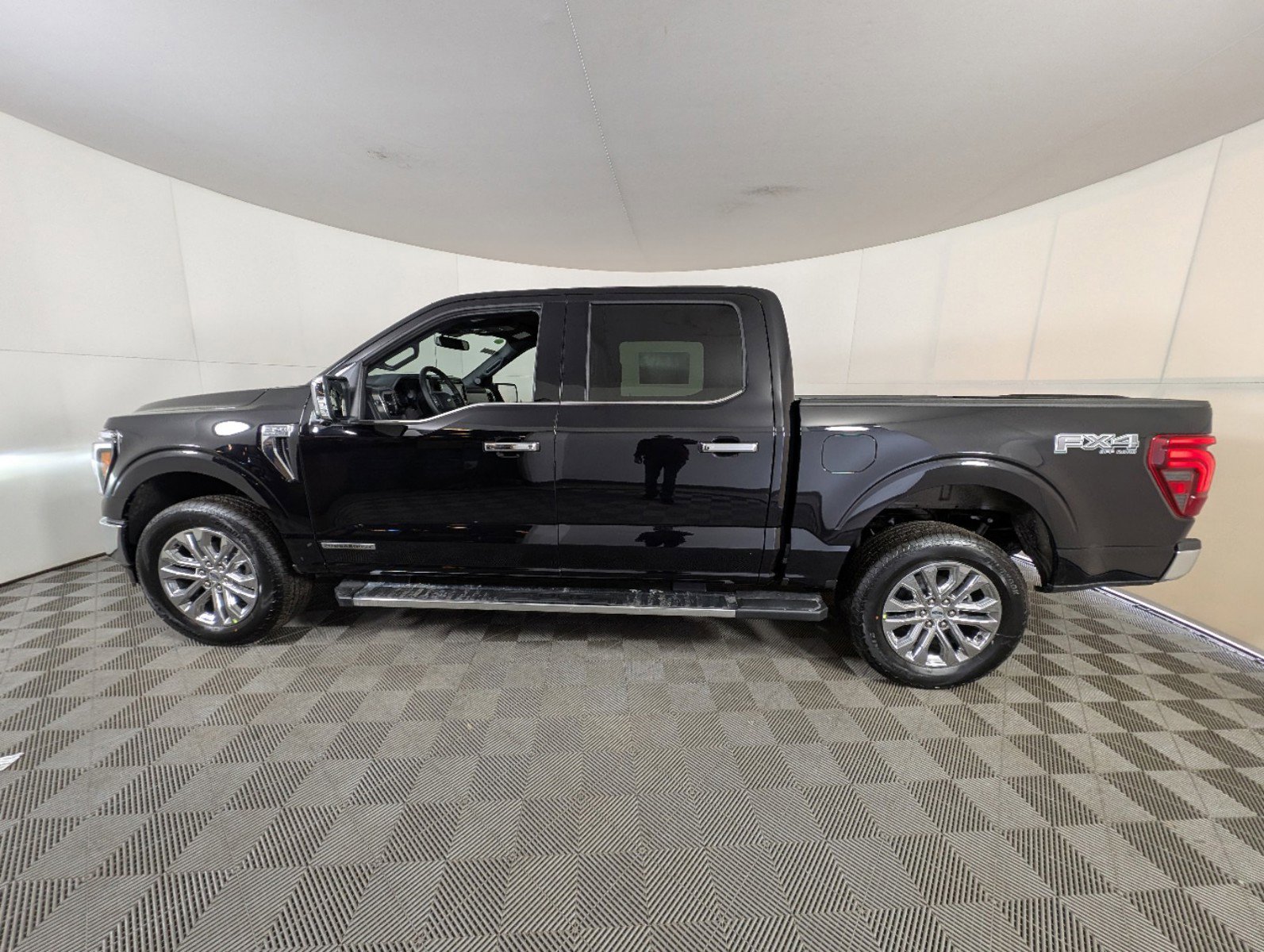 2025 Ford F-150 Lariat photo 4