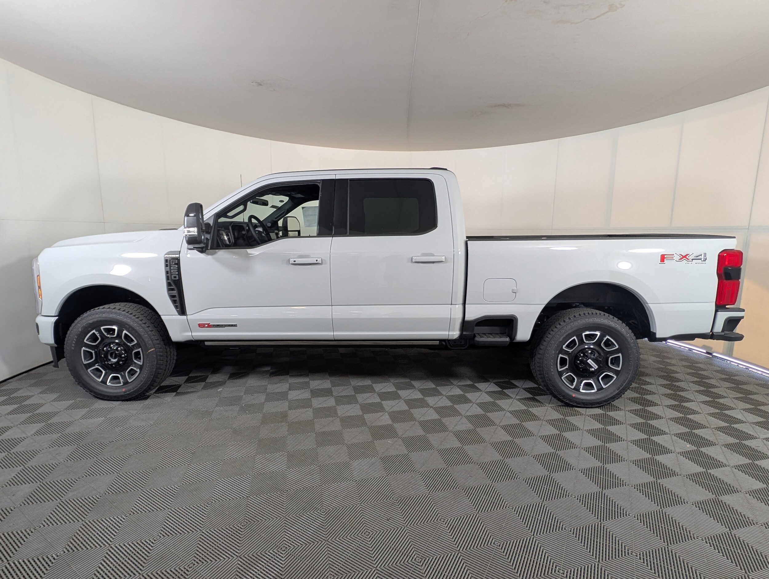 2025 Ford F-250 Platinum photo 2