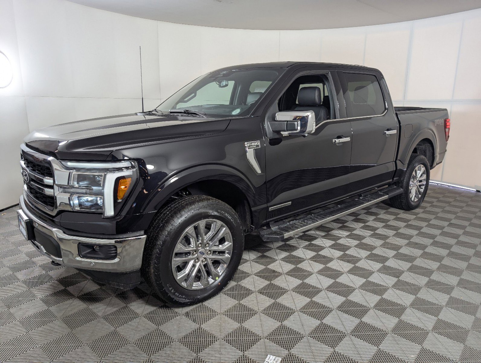 2025 Ford F-150 Lariat photo 3