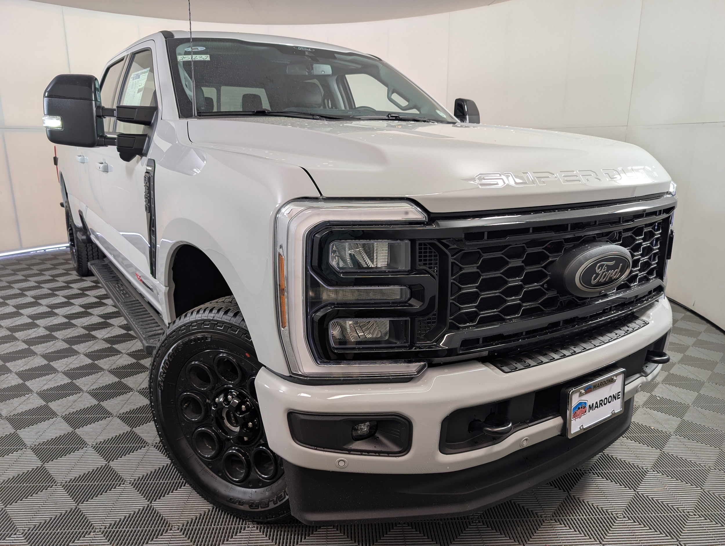 2025 Ford F-350 Super Duty Lariat's photo