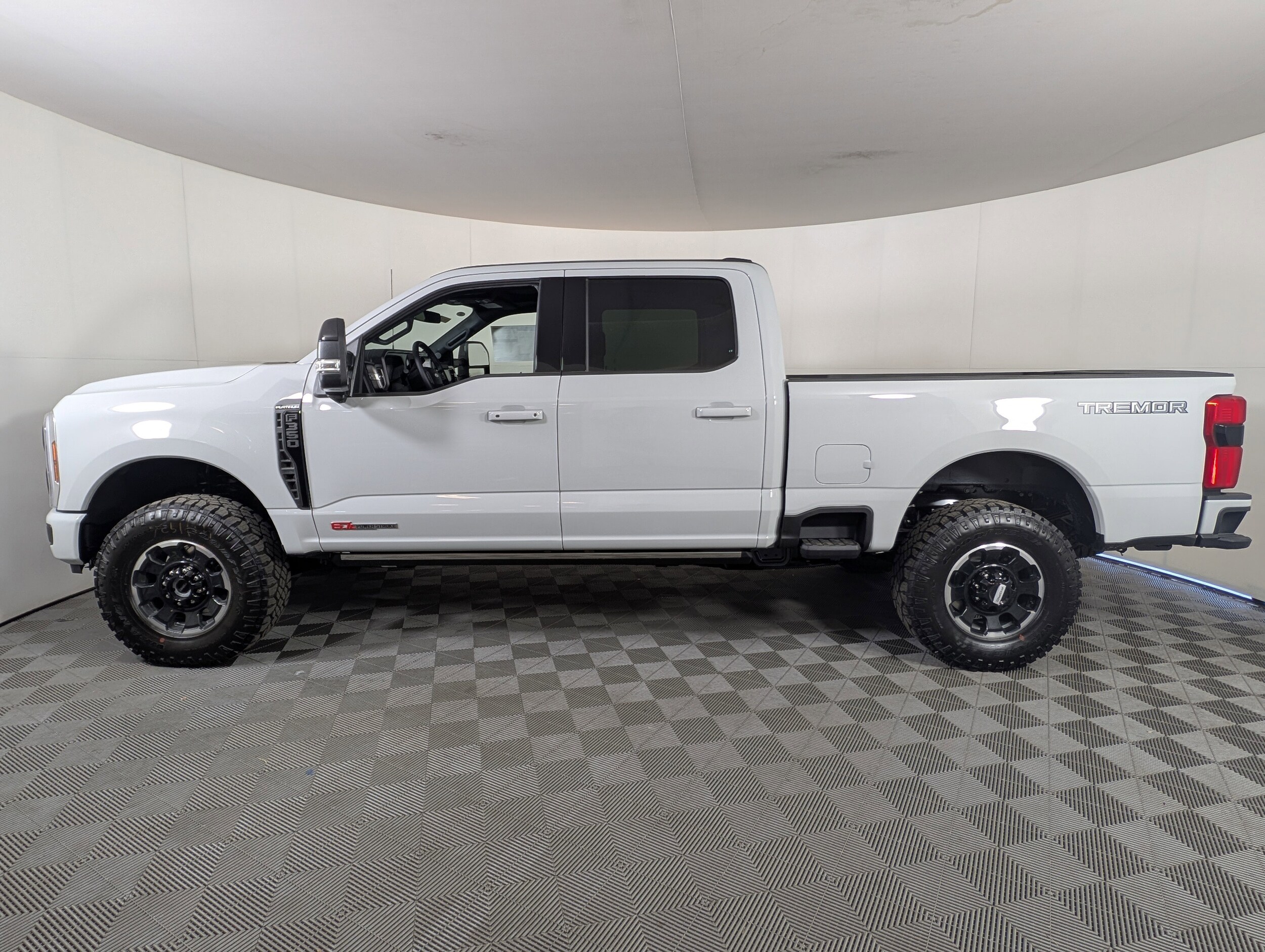 2025 Ford F-350 Platinum photo 3