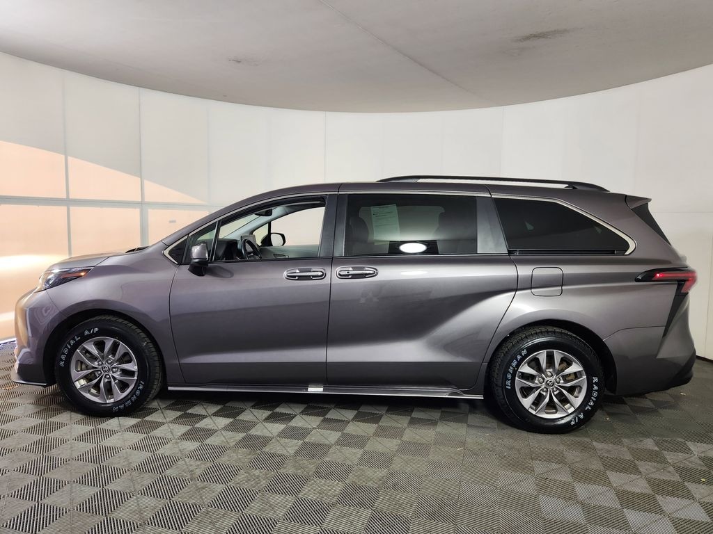 Used 2024 Toyota Sienna XLE Minivan/Van
