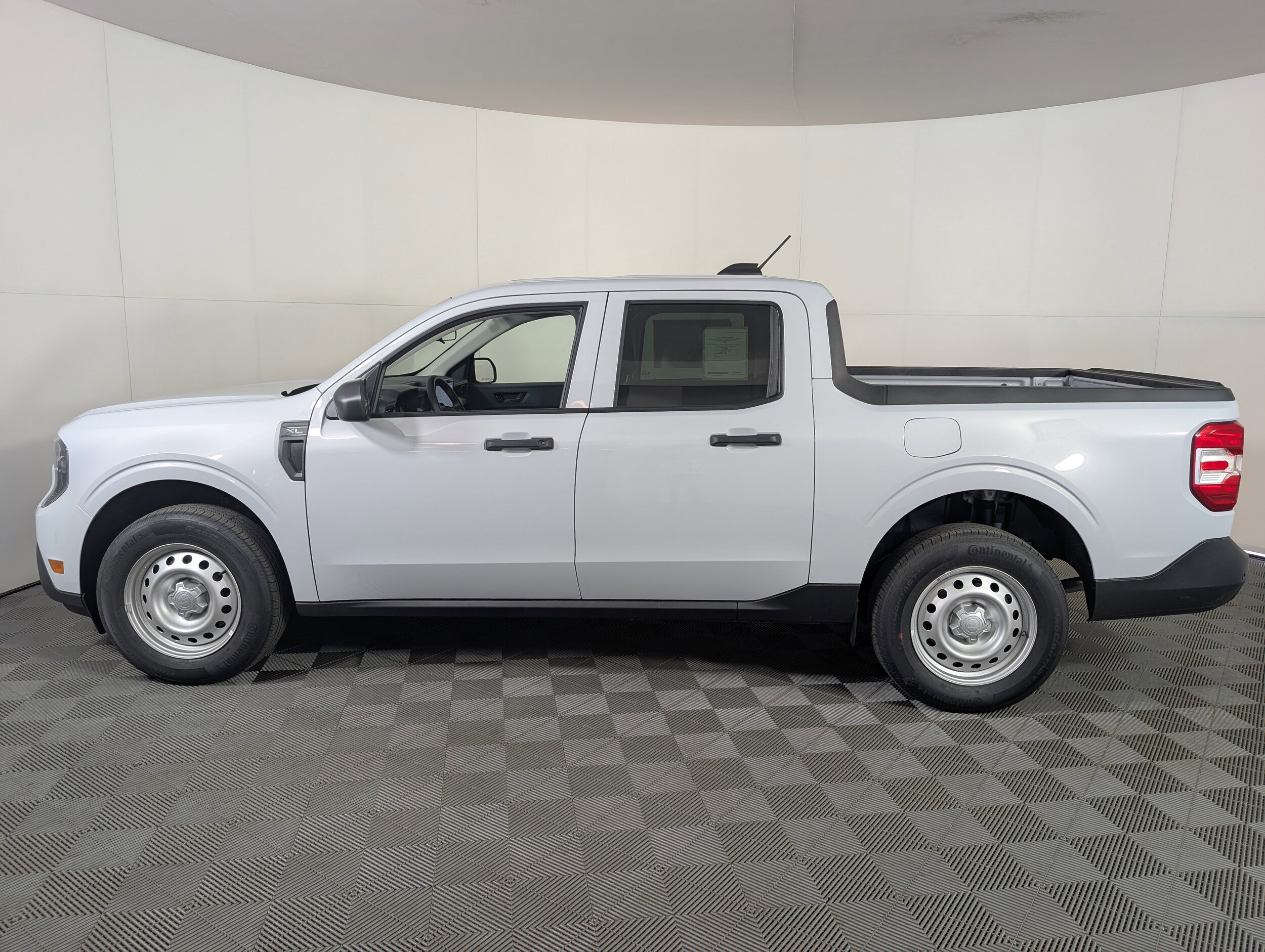 2025 Ford Maverick XL photo 3