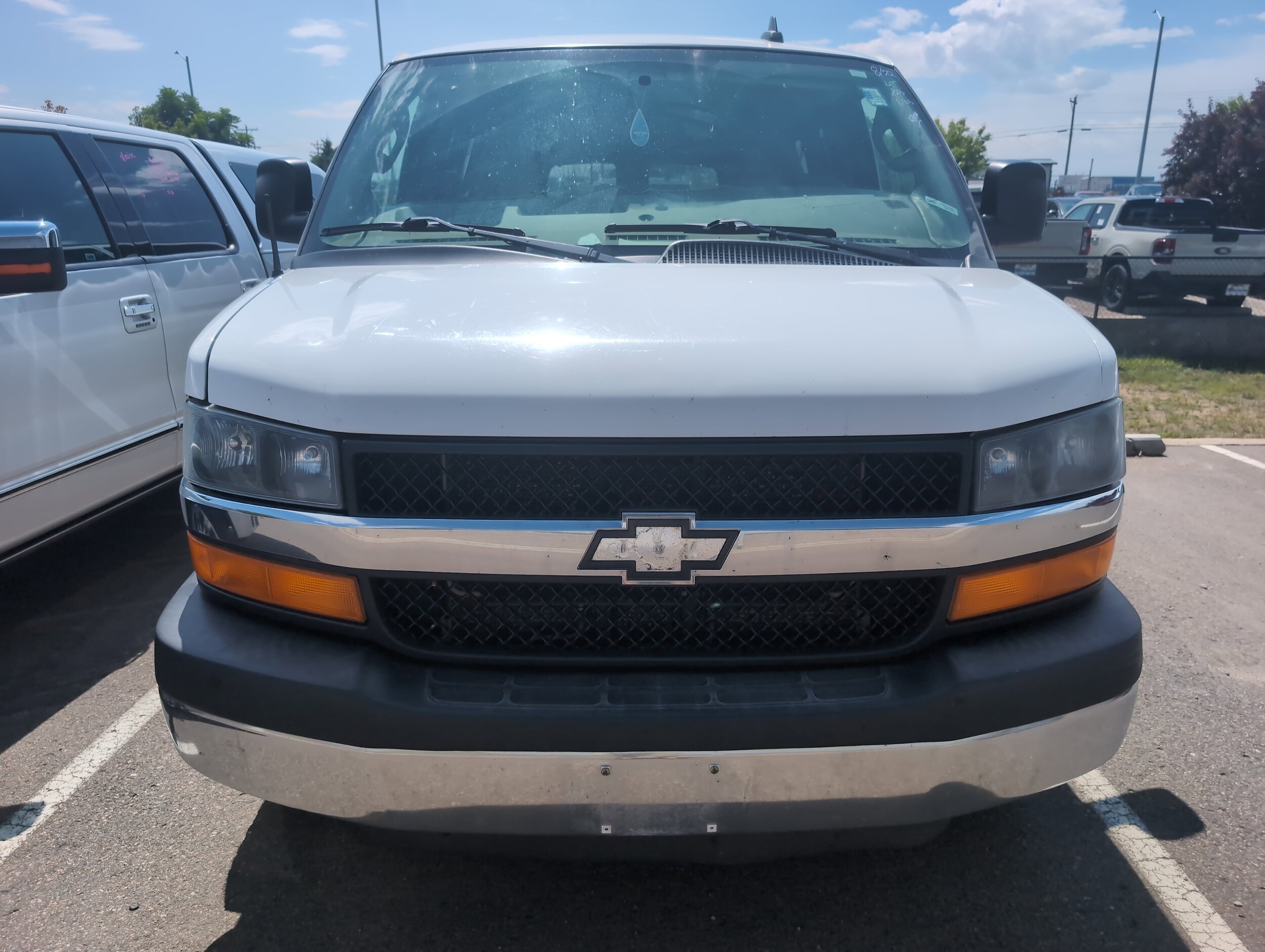 2016 Chevrolet Express 3500 LT Passenger Van photo 3