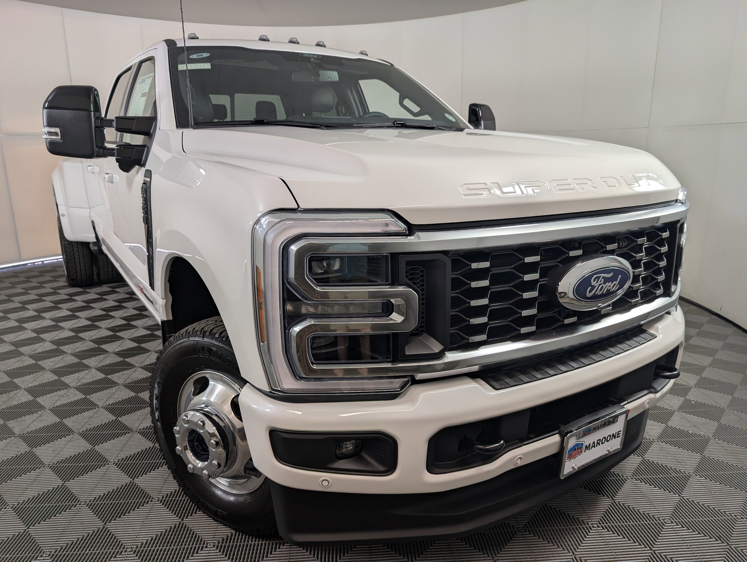 2026 Ford F-350 Super Duty Platinum's photo