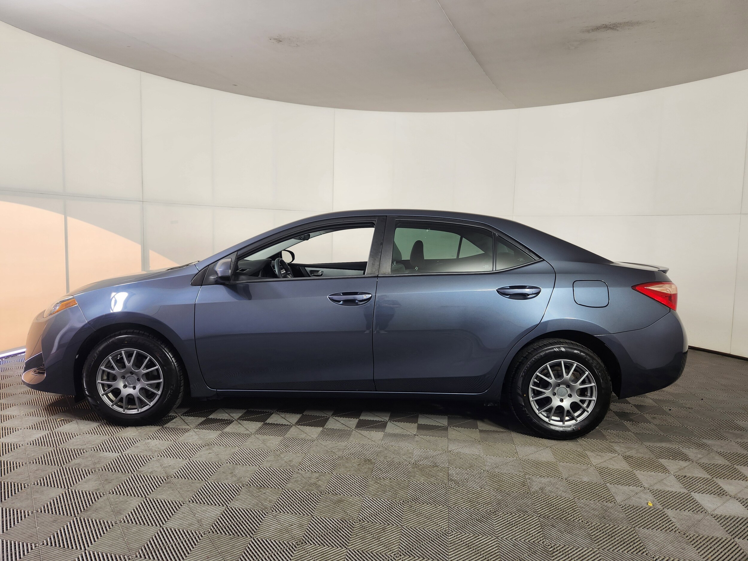 2017 Toyota Corolla LE Eco photo 4