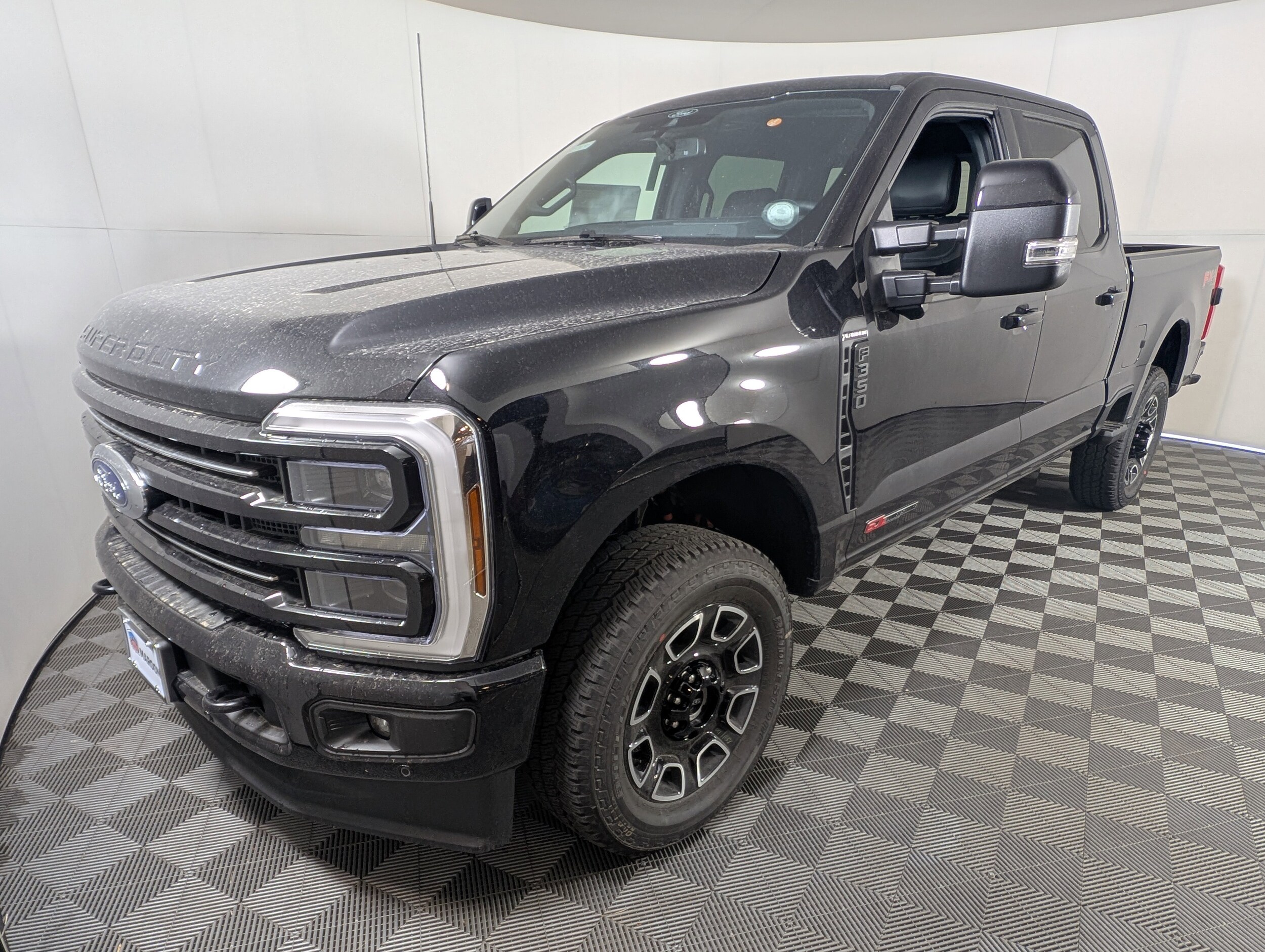 2025 Ford F-350 Platinum photo 3