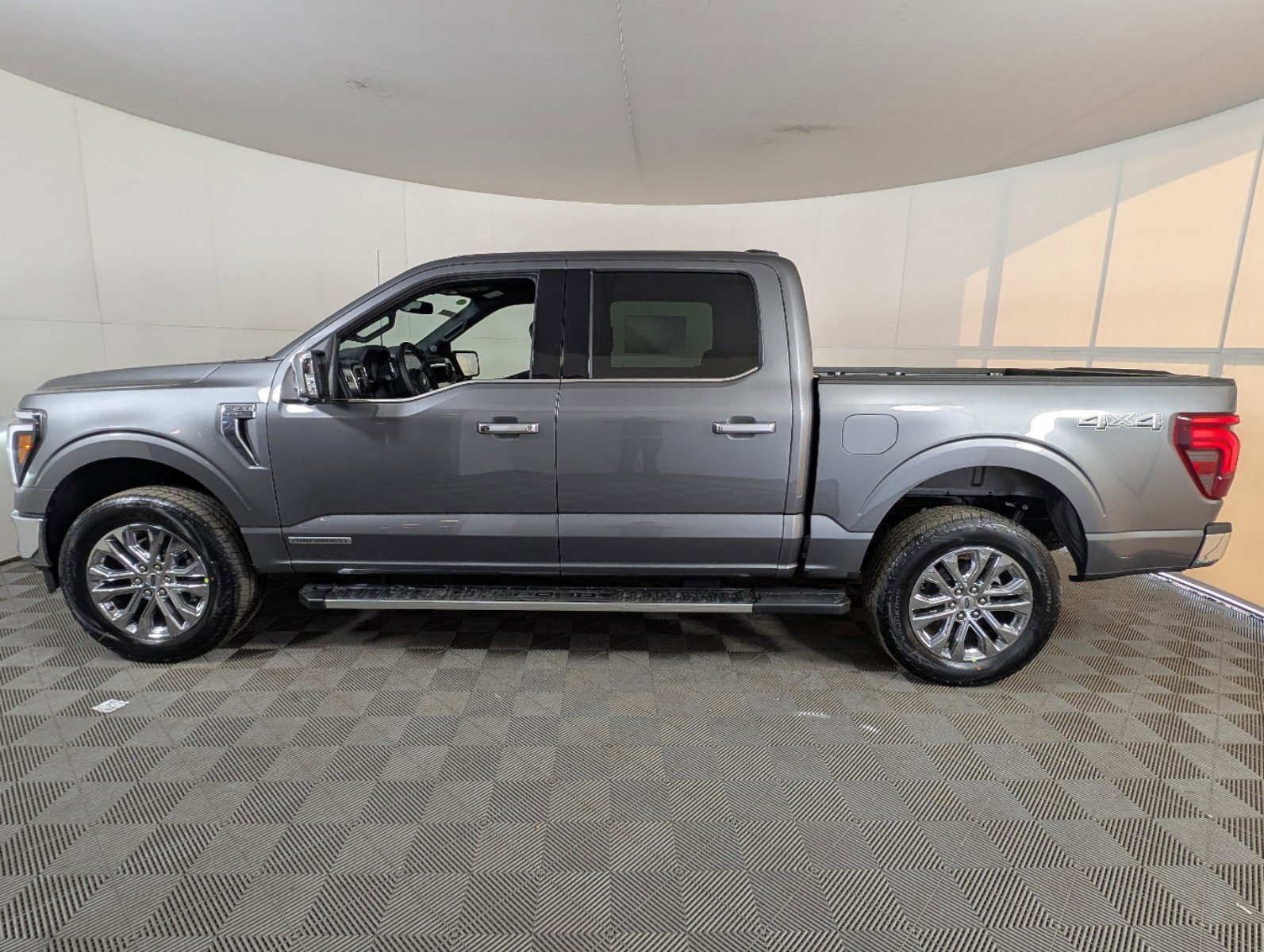 2025 Ford F-150 Lariat photo 4