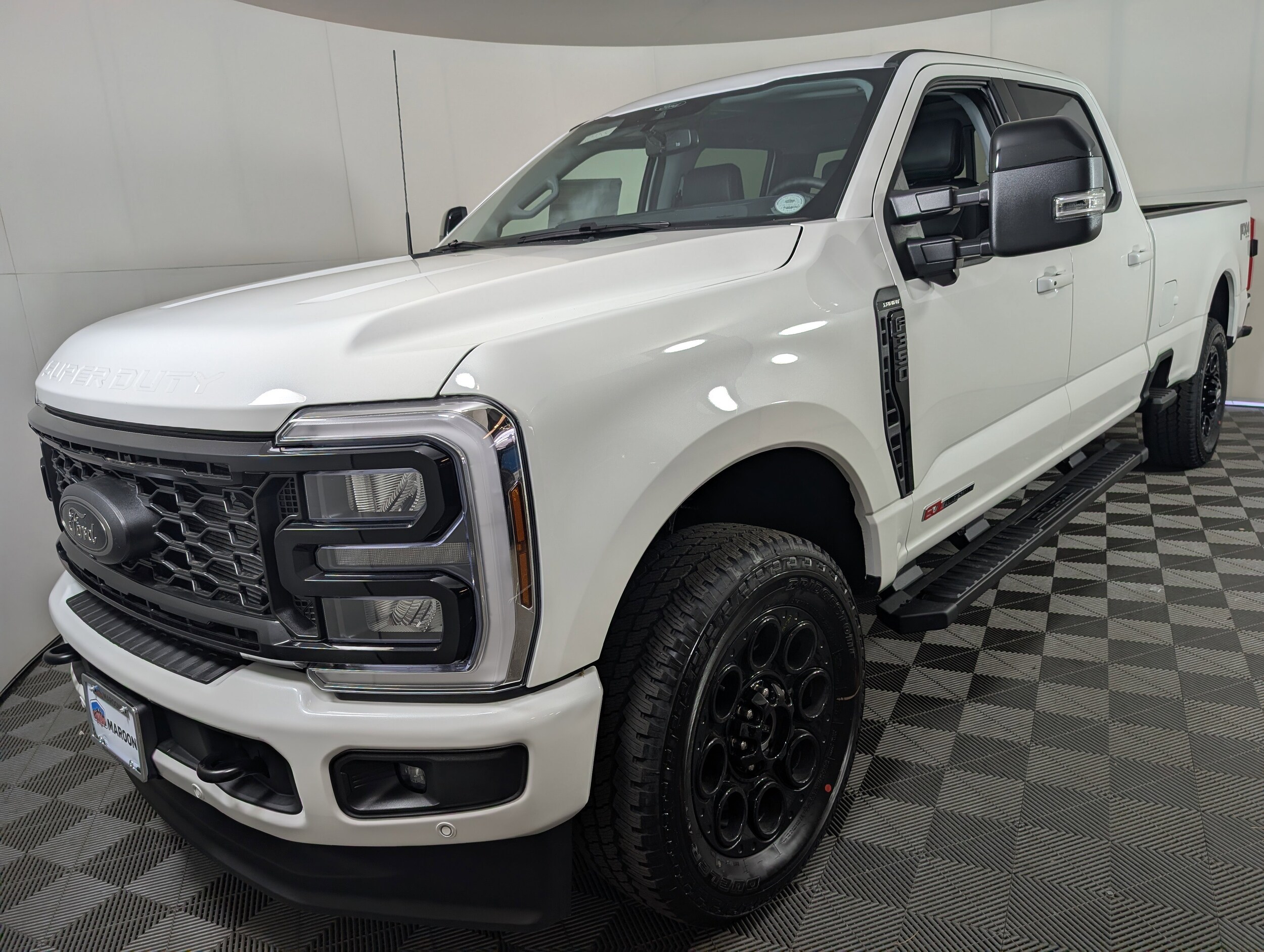 2025 Ford F-350 Lariat photo 2