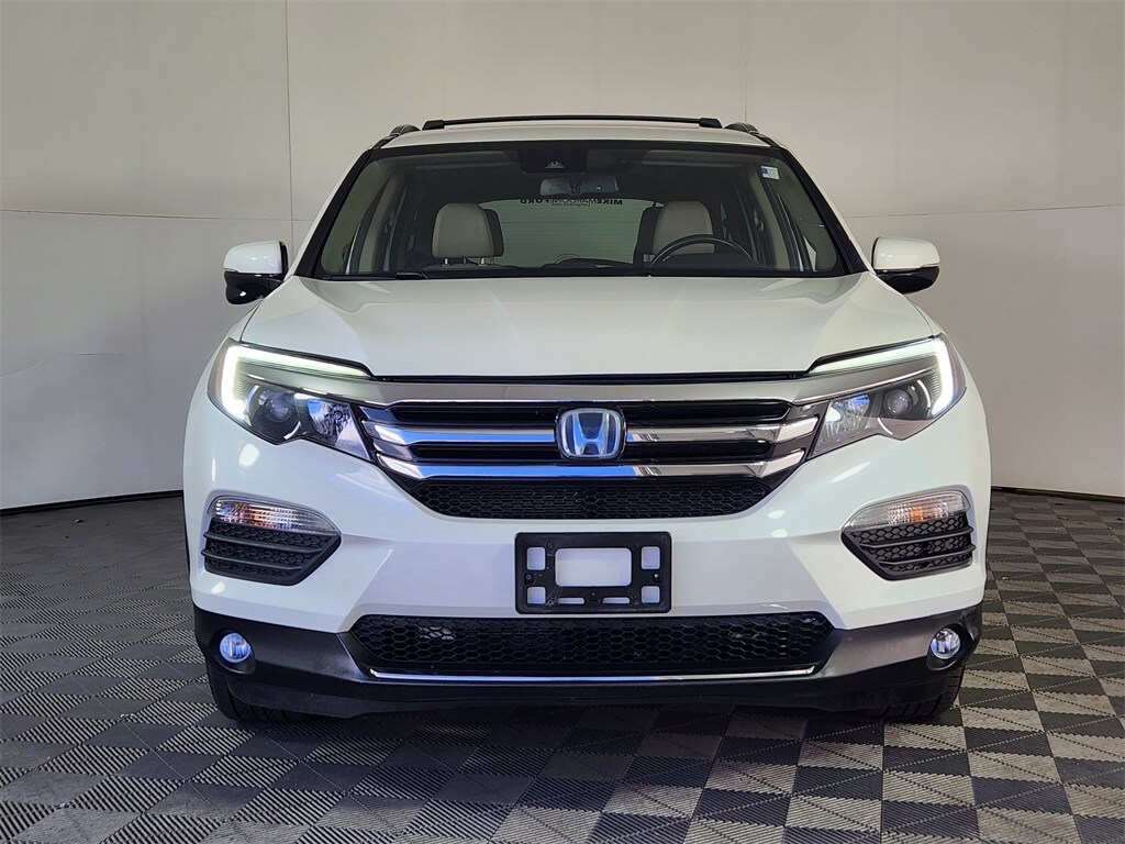2016 Honda Pilot Touring photo 2