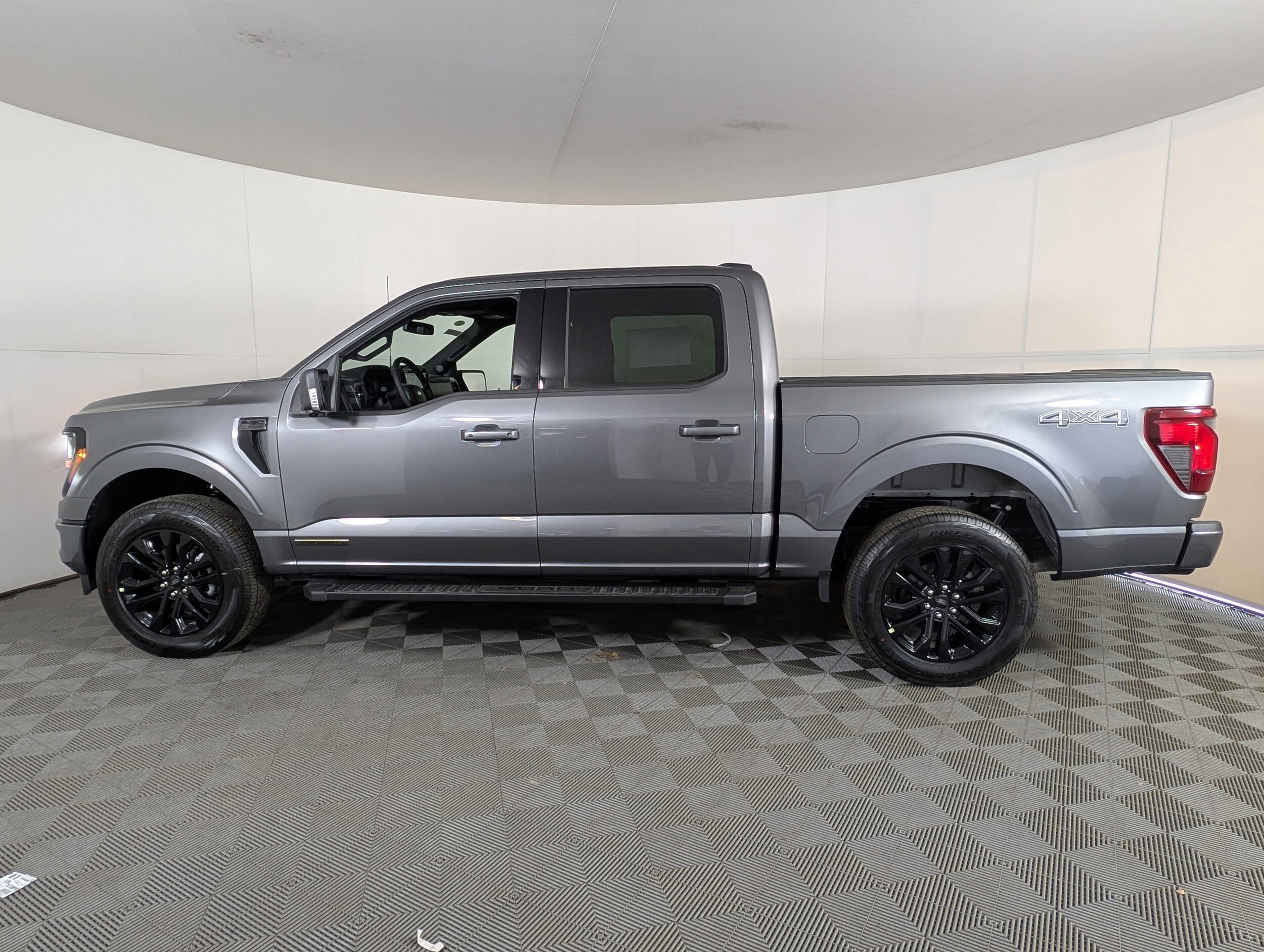 2025 Ford F-150 XLT photo 3