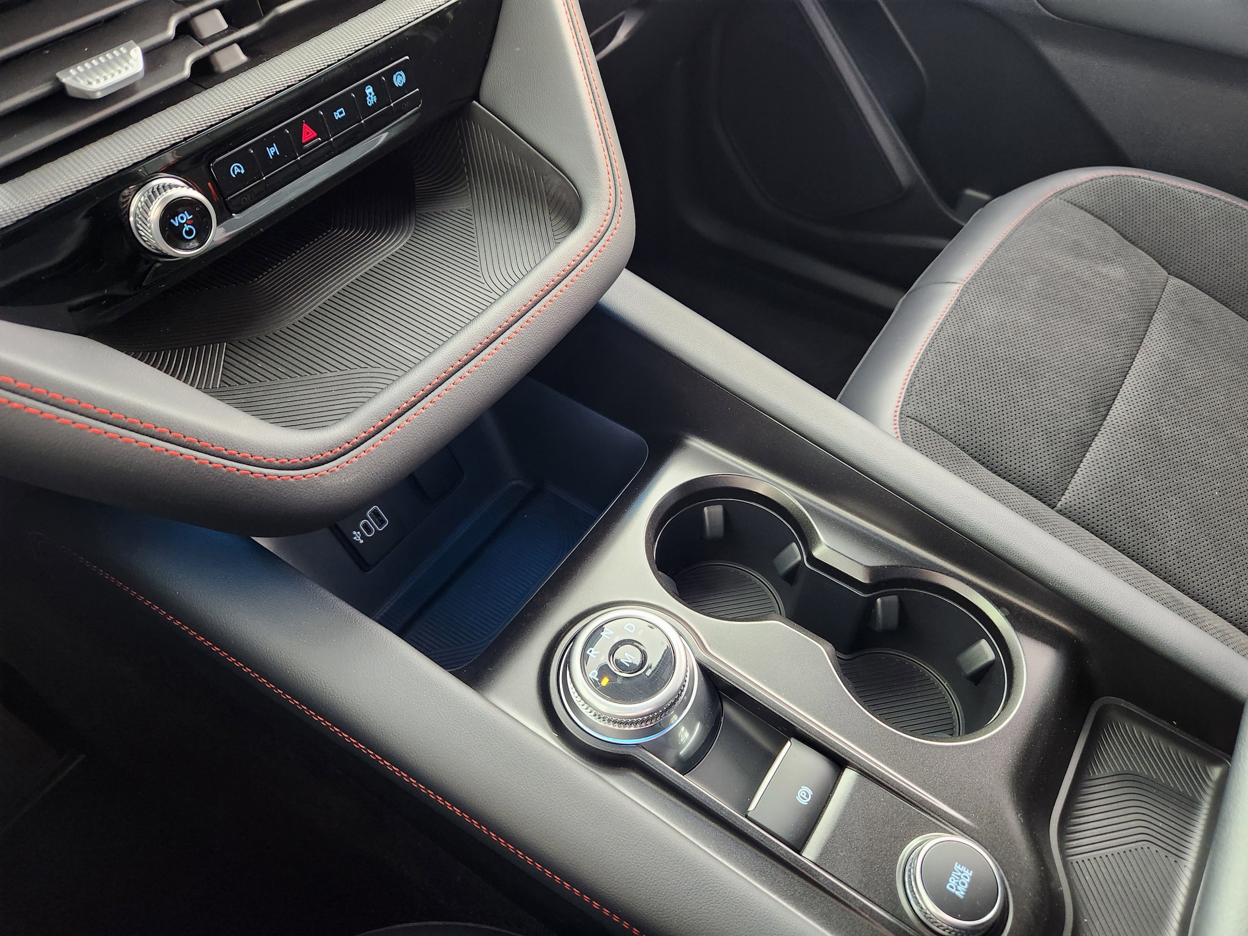 2026 Ford Explorer ST - Photo 15