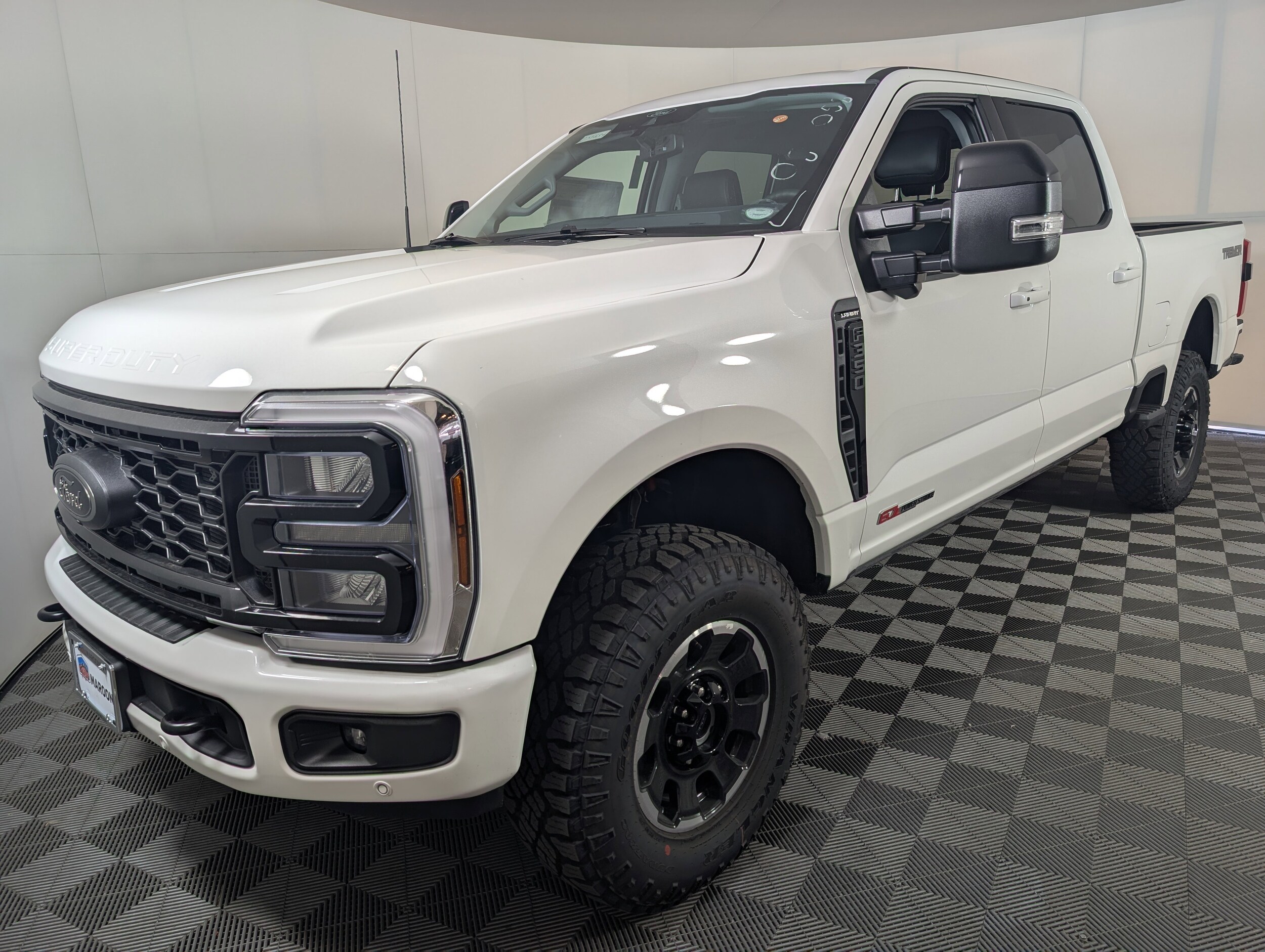 2025 Ford F-350 Lariat photo 3